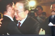 德阳李明博、朴槿惠给金文洙打气 鼓励其争取赢得韩国大选