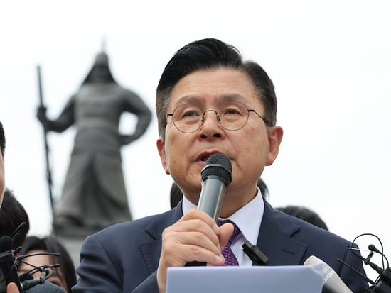 韩媒(🍶)：韩国无党派总统候选人黄教安宣布退选，支持执政党候选人金文(🤶)洙